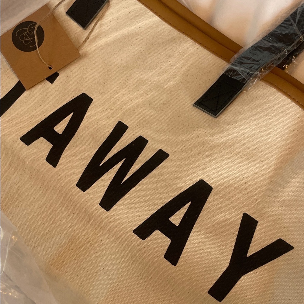 Elegant Cream and Black Getaway Travel Bag - Picture 3 of 6